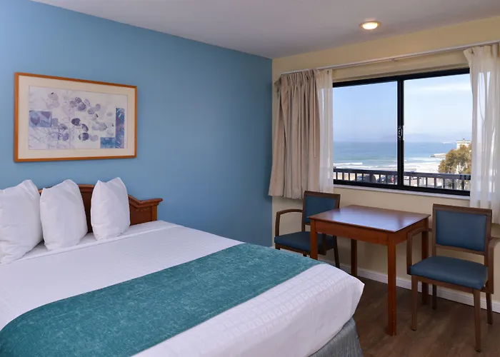 Edgewater Inn&Suites