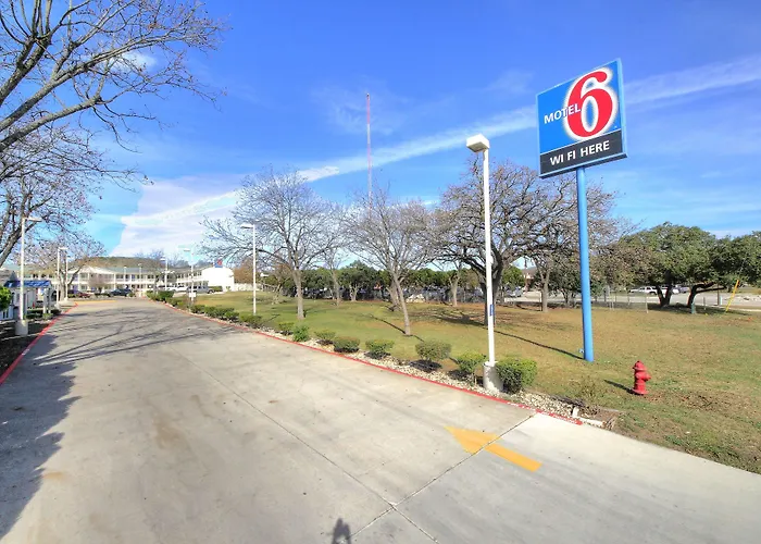 Motel 6-Kerrville, Tx