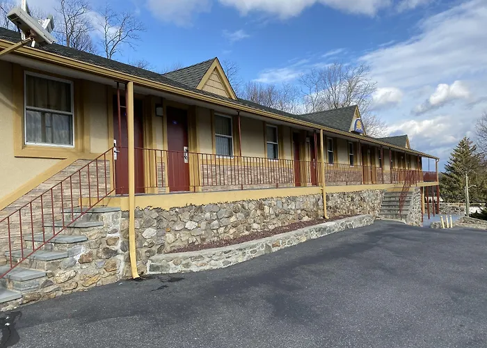 Golden Hill Inn-Danbury