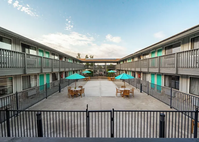 Pepper Tree Inn
