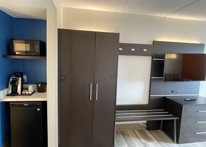 Holiday Inn Express Hotel & Suites Bluffton At Hilton Head Area By Ihg