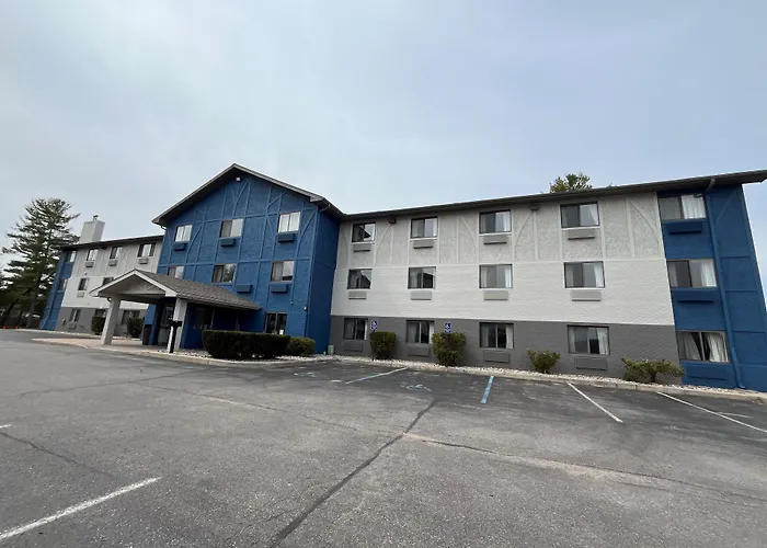 Days Inn & Suites By Wyndham Traverse City