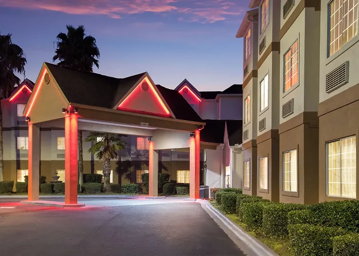 Red Roof Inn Plus+ & Suites Savannah - I-95