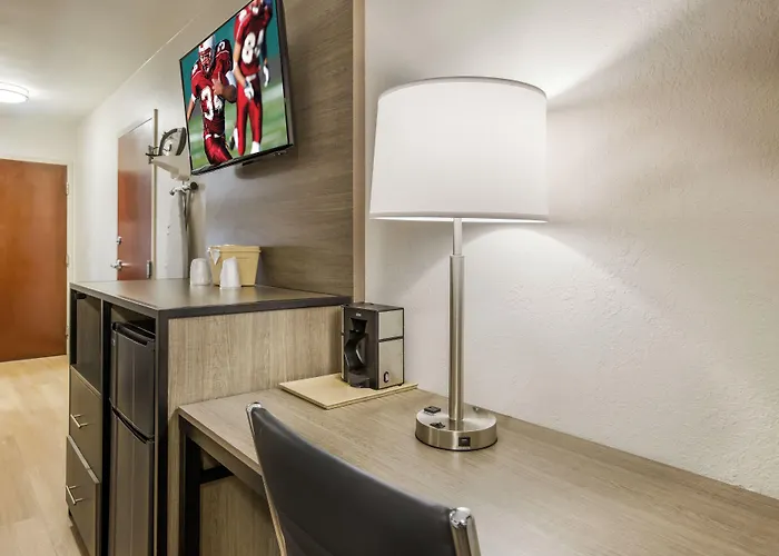 Red Roof Inn Plus+ & Suites Savannah - I-95