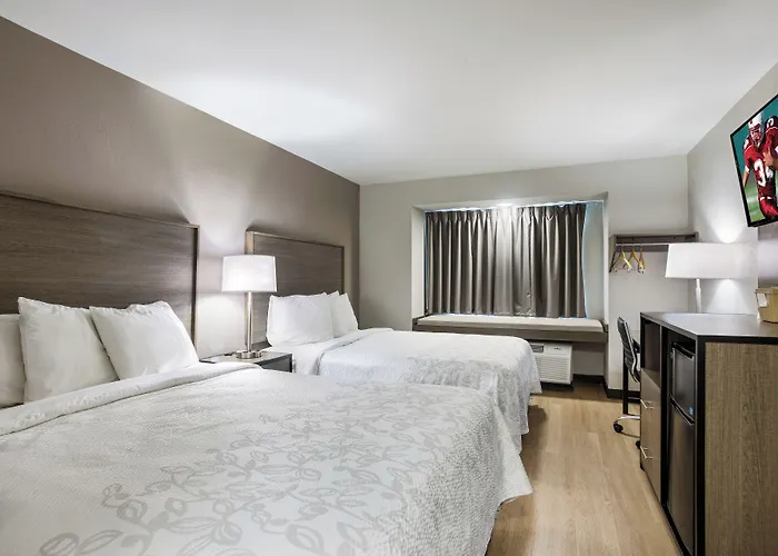 Red Roof Inn Plus+ & Suites Savannah - I-95