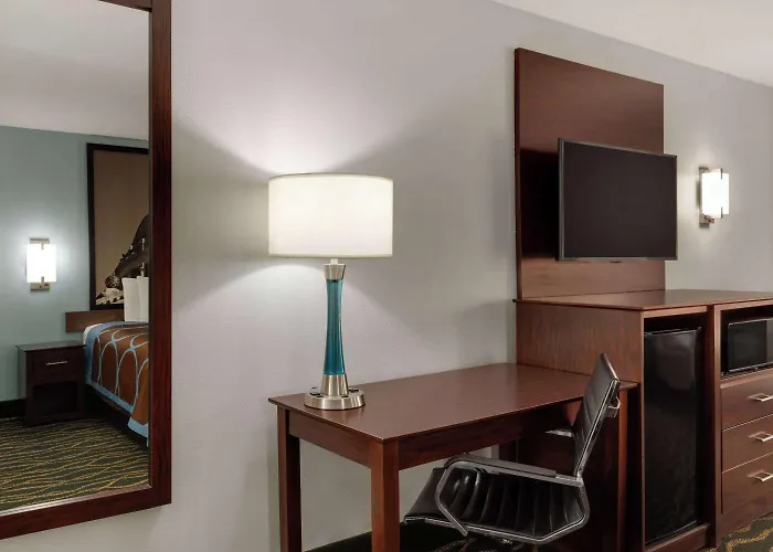 Super 8 By Wyndham Pearl/Jackson Airport