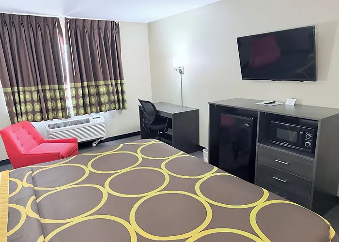 Super 8 By Wyndham Fond Du Lac
