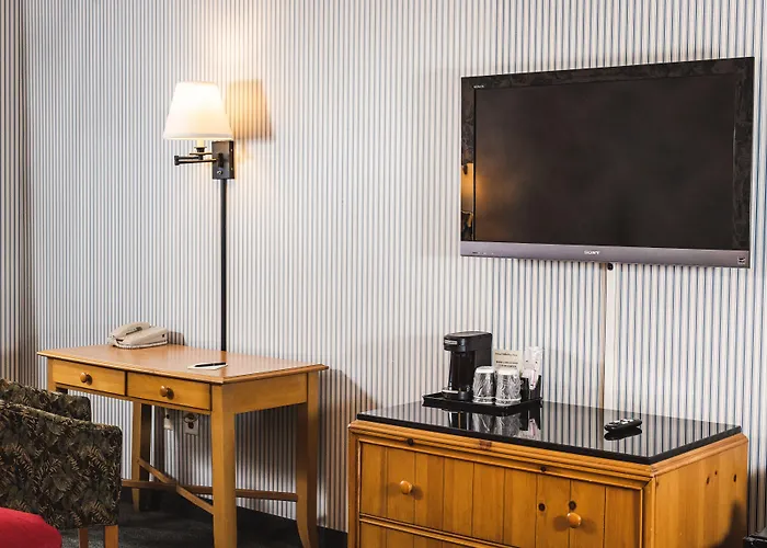 Williamsburg Woodlands Hotel & Suites, An Official Colonial Williamsburg Hotel