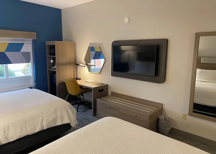 Holiday Inn Express & Suites Cullman By Ihg