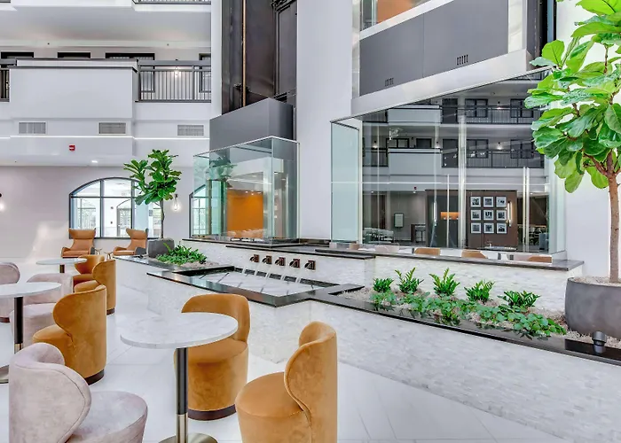 Embassy Suites By Hilton Louisville East