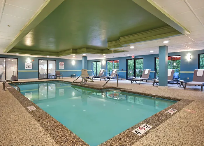 Holiday Inn Express Newport North - Middletown By Ihg