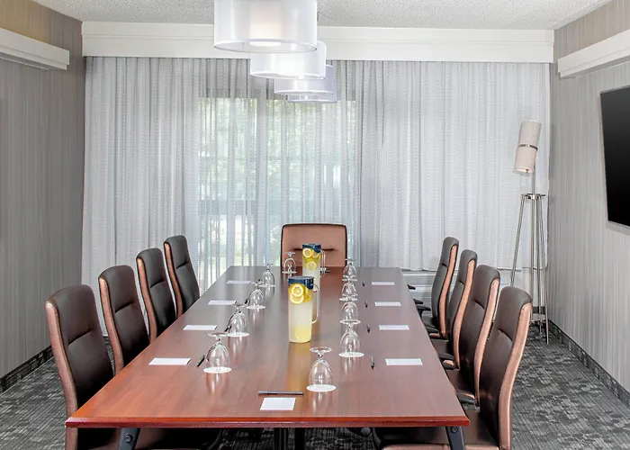 Courtyard By Marriott Jersey City Newport