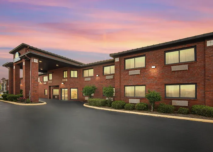Days Inn By Wyndham Phenix City Near Fort Benning