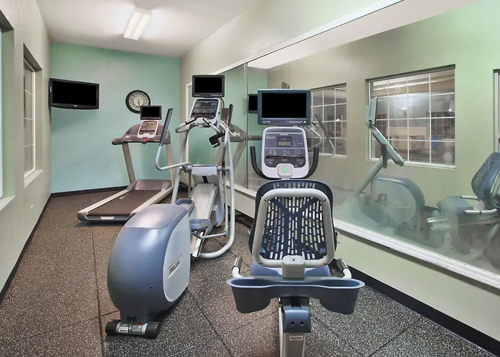 Holiday Inn Express Hotel & Suites Manchester Conference Center By Ihg