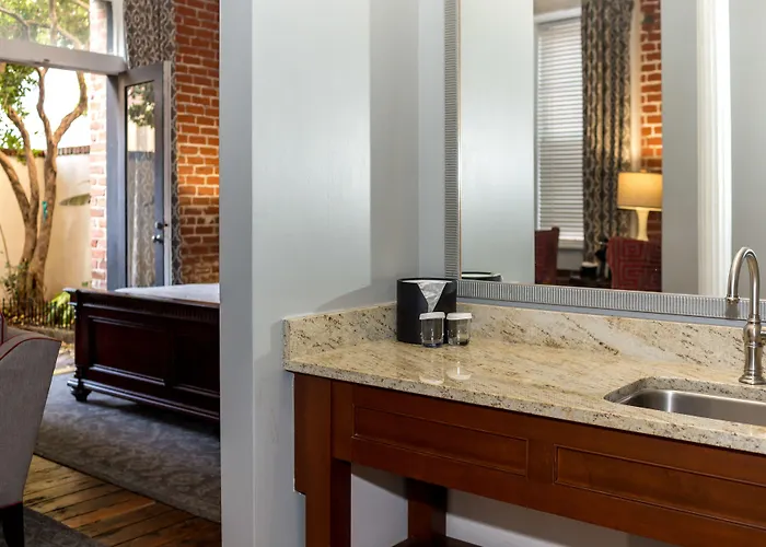 East Bay Inn, Historic Inns Of Savannah Collection