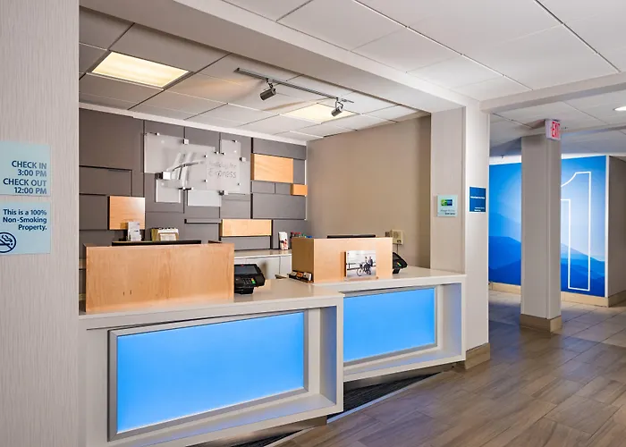 Holiday Inn Express Peoria North - Glendale By Ihg