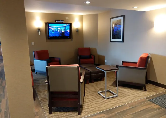 Best Western Rochelle Inn & Suites Near Dekalb