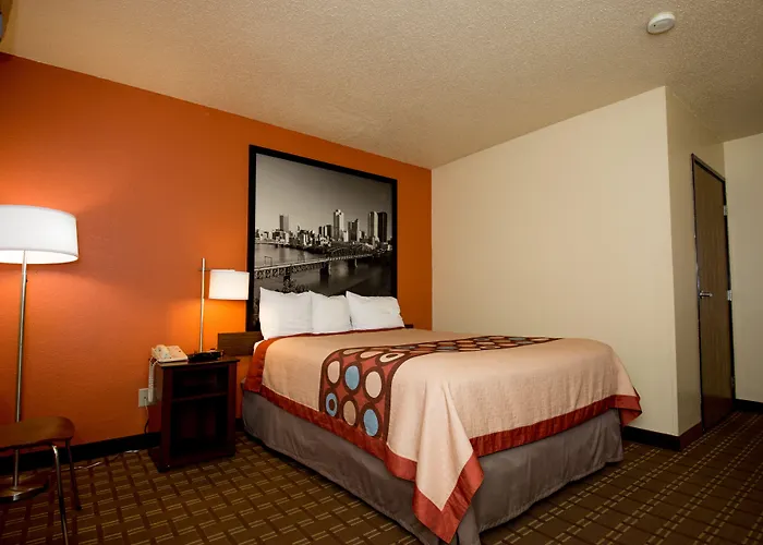 Super 8 By Wyndham Altoona