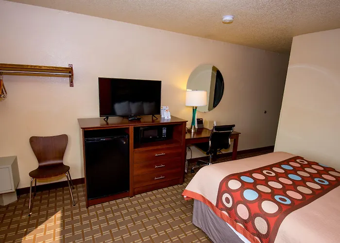 Super 8 By Wyndham Altoona