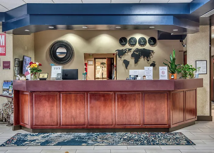 Evergreen Inn & Suites