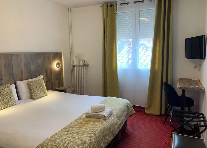 Brit Hotel Bleu Nuit