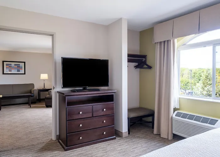 Holiday Inn Express & Suites Chicago-Libertyville By Ihg