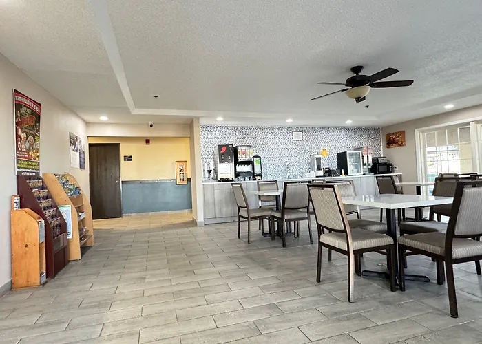Super 8 By Wyndham Reedsburg