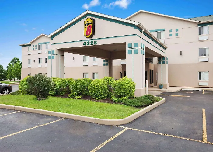 Super 8 By Wyndham Aurora/Naperville Area