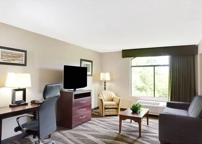 Wingate By Wyndham Raleigh Durham / Airport