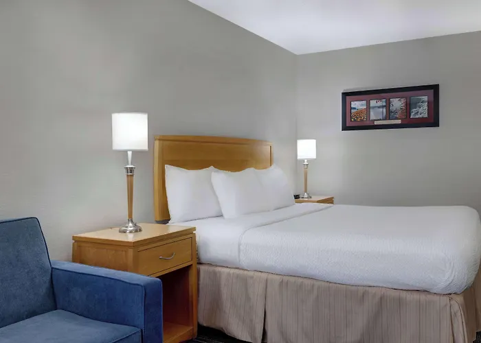 Days Inn By Wyndham Niagara Falls Near The Falls