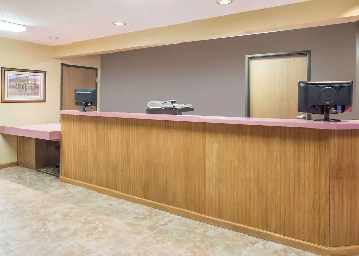 Super 8 By Wyndham Jerseyville