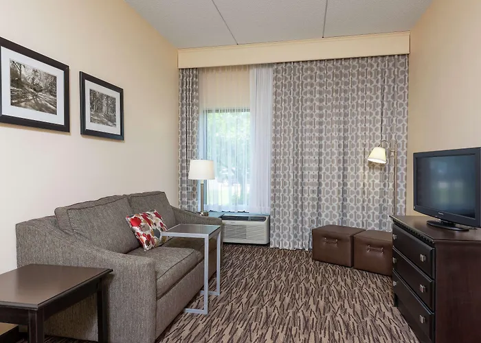 Hampton Inn & Suites Cleveland-Airport/Middleburg Heights