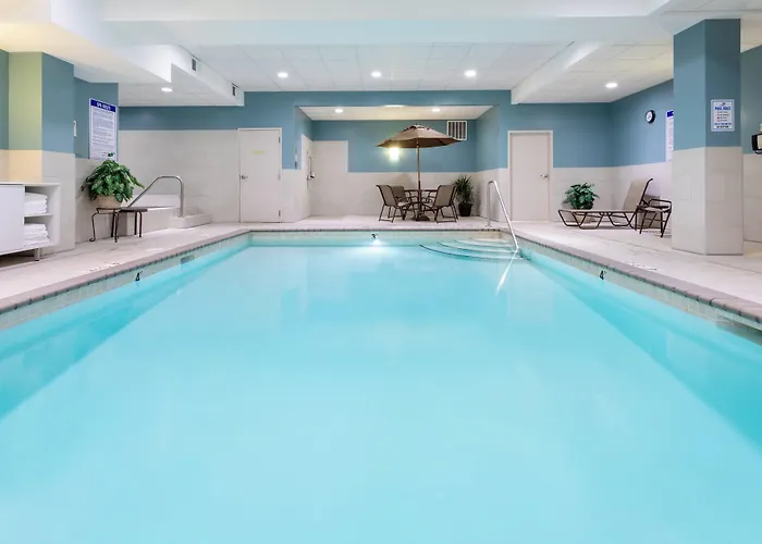 Holiday Inn Express Hotel & Suites Minneapolis-Downtown Convention Center By Ihg