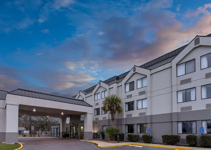 Baymont By Wyndham Saraland Hotel