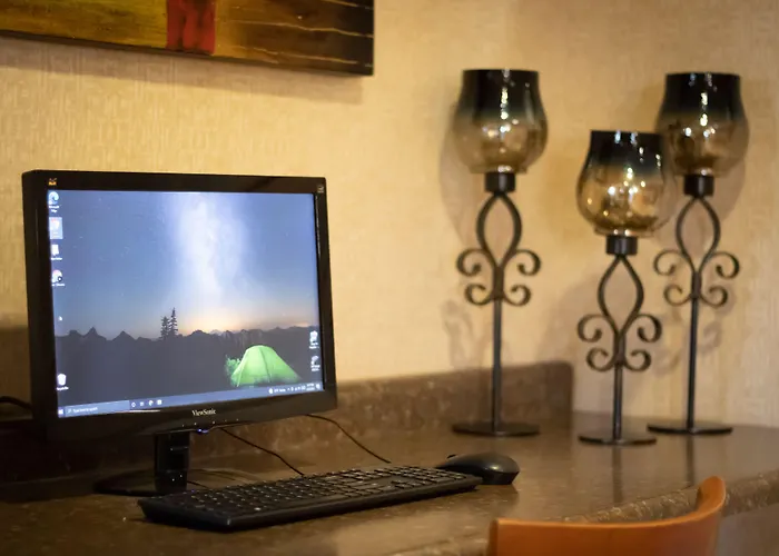 Monument Inn & Suites
