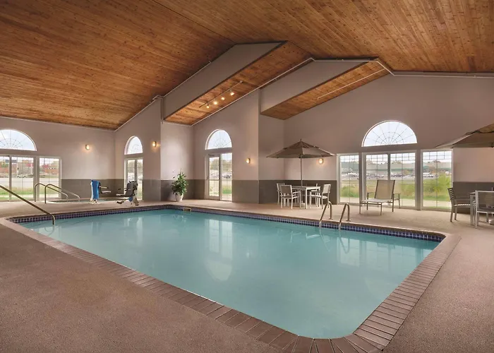 Country Inn & Suites By Radisson, Waterloo, Ia