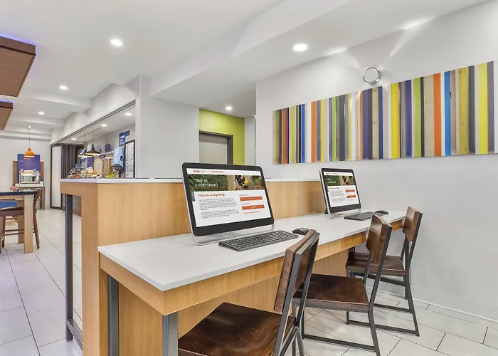 Holiday Inn Express & Suites Tacoma By Ihg