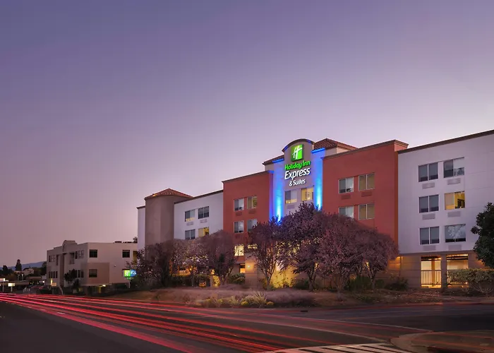 Holiday Inn Express Hotel & Suites Belmont By Ihg