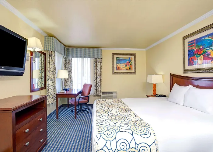 Super 8 By Wyndham Santa Cruz Beach