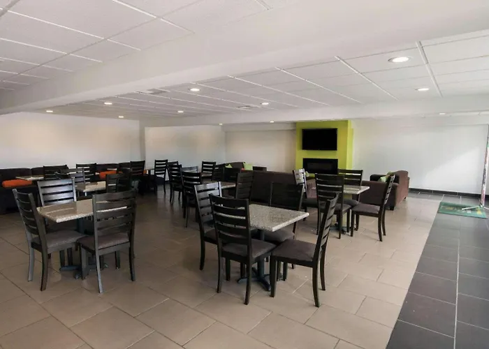 Quality Inn & Suites Airport
