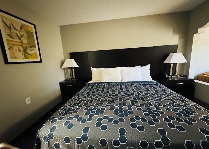 Econo Lodge Inn & Suites