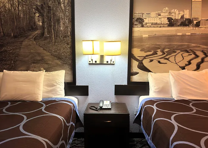 Super 8 By Wyndham Lakeland
