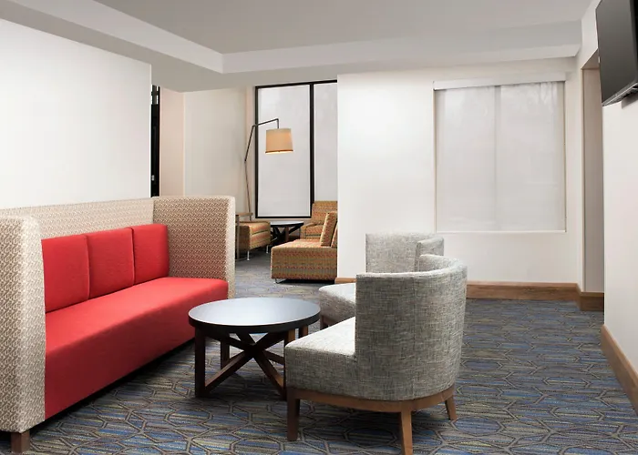 Holiday Inn Express & Suites College Park - University Area By Ihg