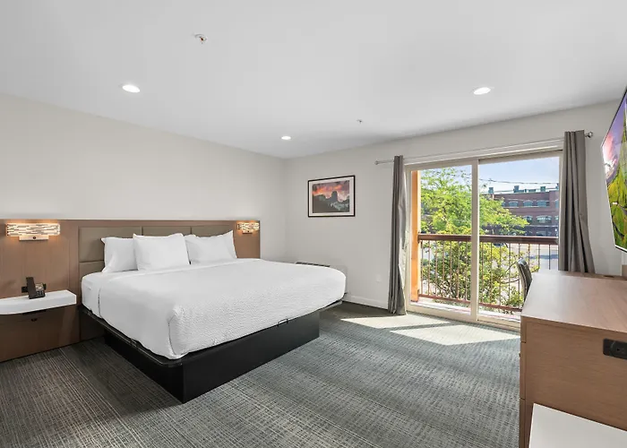 Sandpoint Hotel & Suites Downtown