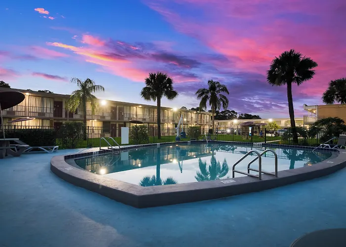 Hometowne Studios By Red Roof Vero Beach - I-95
