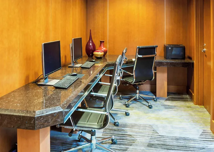 Courtyard By Marriott Boston Logan Airport