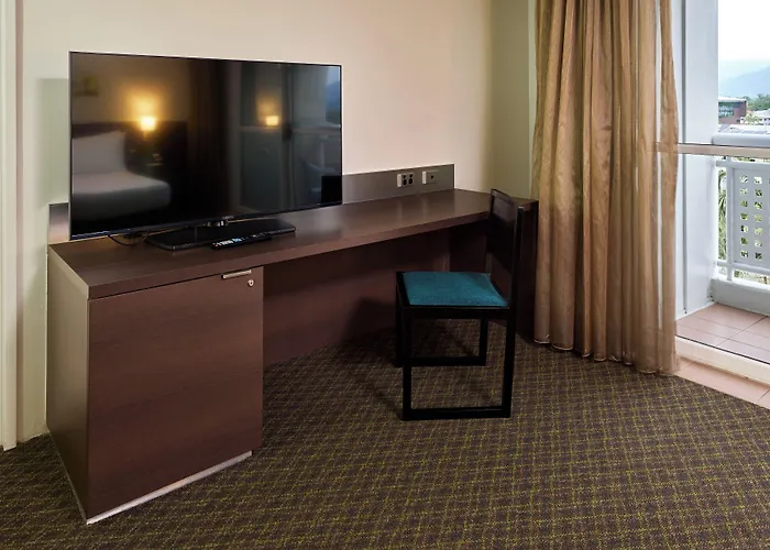 Cairns Harbourside Hotel