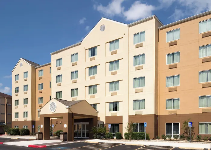Fairfield Inn & Suites By Marriott San Antonio Airport/North Star Mall