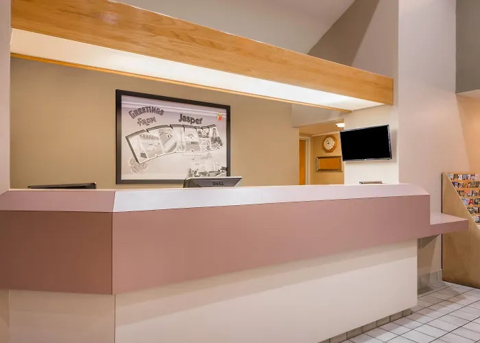 Super 8 By Wyndham Jasper Hotel