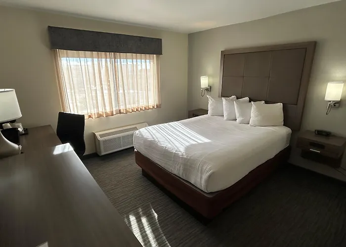 Best Western Plus Paper Valley Hotel